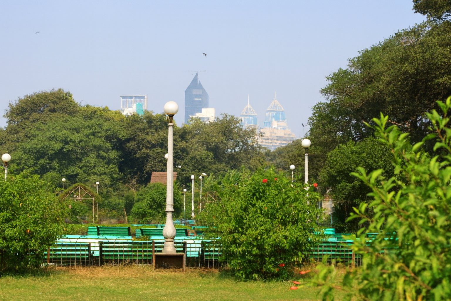 Solar outdoor garden pathway lights in Mumbai for eco-friendly lighting